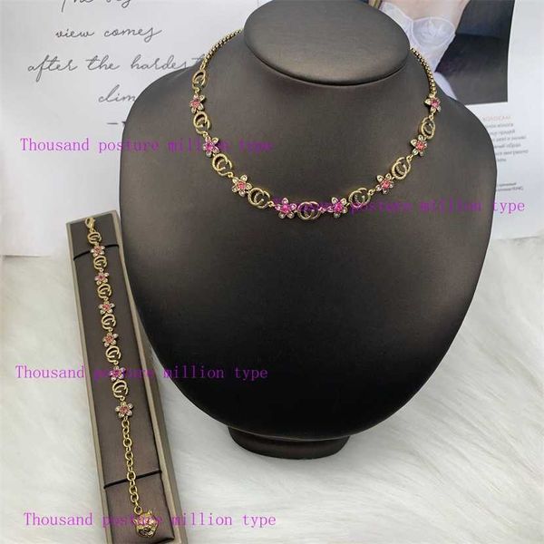 2023 designer new gujia new letter flower inlaid diamond color matching necklace bracelet temperament fashion jewelry, Silver
2023 designer new gujia new letter flower inlaid diamond color matching necklace bracelet temperament fashion jewelry, Silver