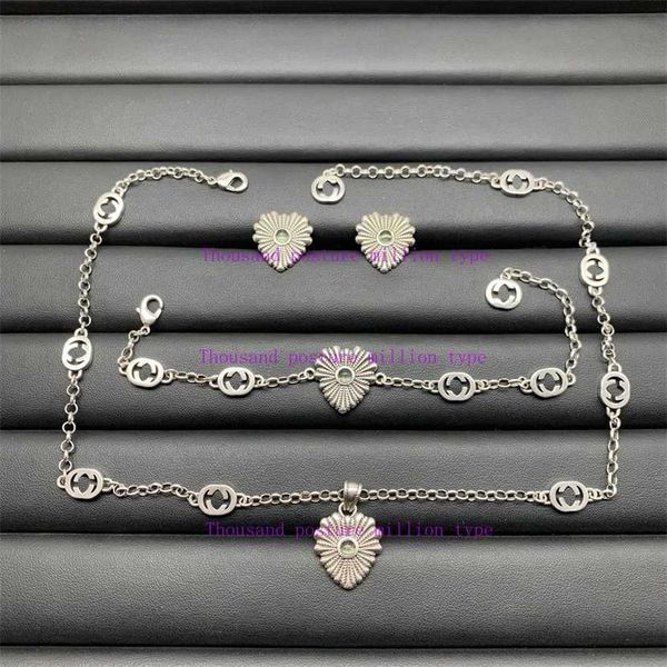 2023 designer new gujia suit/gjia new letter simple necklace bracelet earrings female personality light luxury jewelry, Silver
2023 designer new gujia suit/gjia new letter simple necklace bracelet earrings female personality light luxury jewelry, Silver