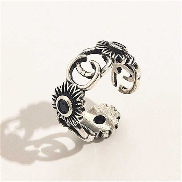 2023 designer new fashion jewelry gujia little daisy women's double letter chrysanthemum net red brass ring, Silver
2023 designer new fashion jewelry gujia little daisy women's double letter chrysanthemum net red brass ring, Silver