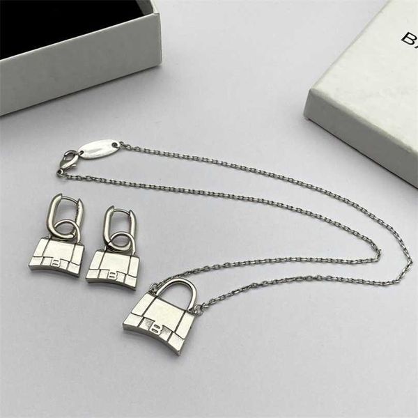 2023 designer new parisian family b letter bag necklace earrings vintage jewelry trend, Black
2023 designer new parisian family b letter bag necklace earrings vintage jewelry trend, Black
