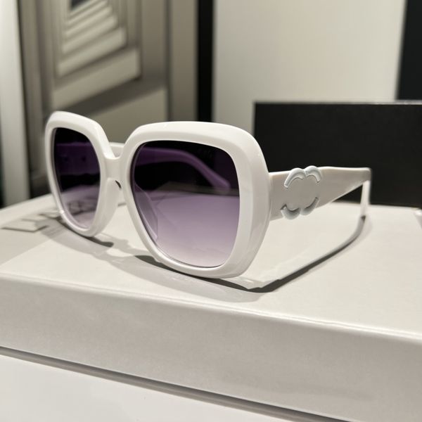 2023 summer designer sunglasses for women luxury woman sun glasses adumbral goggle uv400 4 color highly quality with box, White;black
2023 summer designer sunglasses for women luxury woman sun glasses adumbral goggle uv400 4 color highly quality with box, White;black