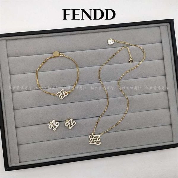 2023 designer 2022 new fenjia square pendant bracelet necklace female korean style diamond letter ear stud set, Golden
2023 designer 2022 new fenjia square pendant bracelet necklace female korean style diamond letter ear stud set, Golden