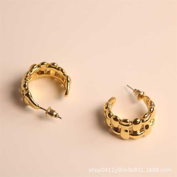 2023 designer new s925 pure copper temperament type c personalized fashion earrings, Golden
2023 designer new s925 pure copper temperament type c personalized fashion earrings, Golden