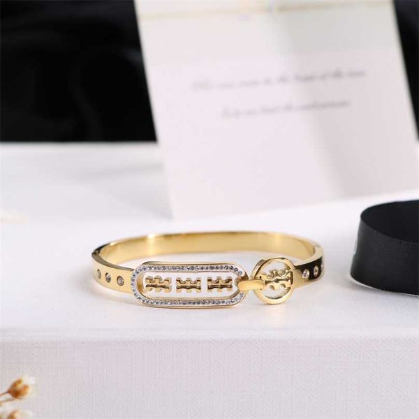 2023 designer new titanium steel light luxury hollow tb sticky diamond clip fine ring women's versatile 18k gold bracelet, Black
2023 designer new titanium steel light luxury hollow tb sticky diamond clip fine ring women's versatile 18k gold bracelet, Black