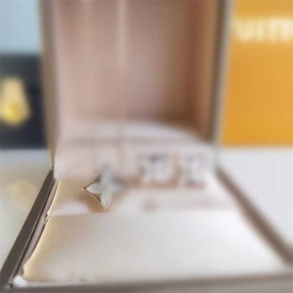 2023 designer new high edition donkey family fritillaria necklace for women s925 silver plated thick gold fashion fourleaf grey pink scallop, Black
2023 designer new high edition donkey family fritillaria necklace for women s925 silver plated thick gold fashion fourleaf grey pink scallop, Black