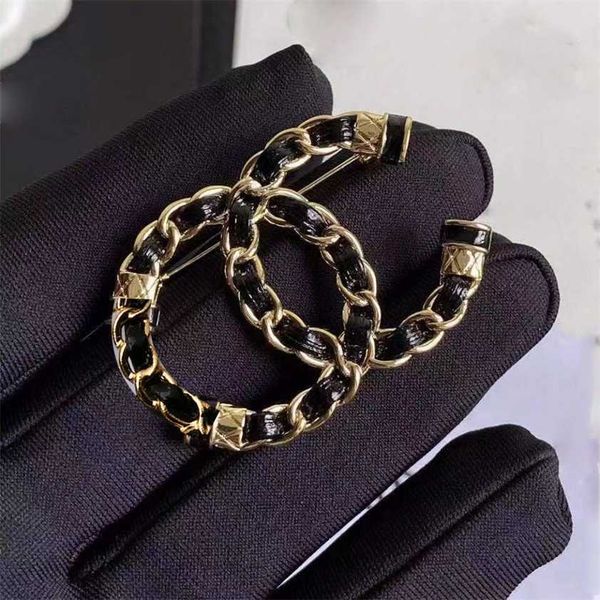 2023 designer new french small fragrant brooch simple knitting leather dripping oil temperament celebrity net red pin suit accessories, Silver
2023 designer new french small fragrant brooch simple knitting leather dripping oil temperament celebrity net red pin suit accessories, Silver