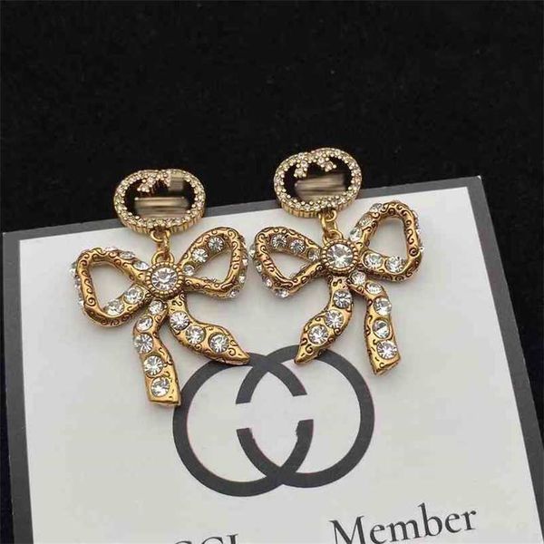 2023 designer new gujia inlaid rhinestone bow earrings female classic double interlocking earringskjnk, Golden
2023 designer new gujia inlaid rhinestone bow earrings female classic double interlocking earringskjnk, Golden