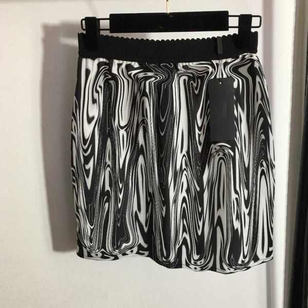23ss brand designer womens short skirt classic full logo print wavy waist half skirt temperament women clothing a1, Black
23ss brand designer womens short skirt classic full logo print wavy waist half skirt temperament women clothing a1, Black