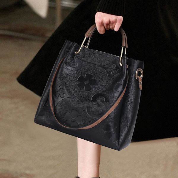 evening bag alma bb shell bag women genuine leather handbags flower shoulder bags with lock designer crossbody bag handbag 002
evening bag alma bb shell bag women genuine leather handbags flower shoulder bags with lock designer crossbody bag handbag 002