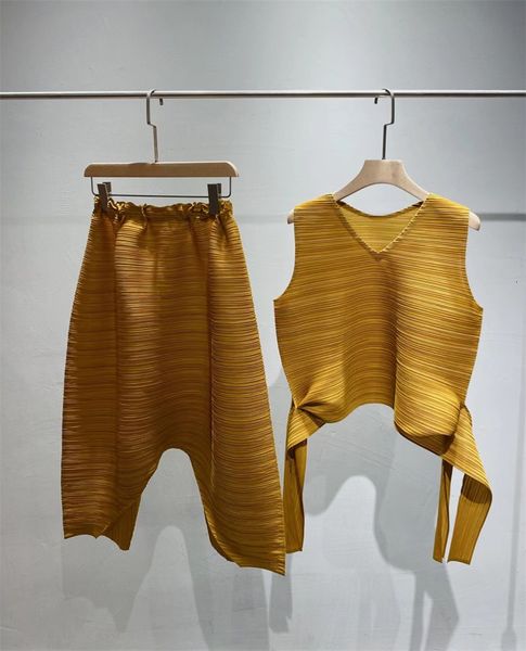 womens two piece pants july style summer miyake pleated harem pants casual pants bat sleeve women aesthetic pleated clothes 230320, White
womens two piece pants july style summer miyake pleated harem pants casual pants bat sleeve women aesthetic pleated clothes 230320, White
