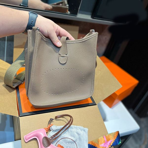 crossbody bags handbag purse women shoulder bag cross body lichi pattern fashion hollowed out letter genuine leather lady wallet horse scarf
crossbody bags handbag purse women shoulder bag cross body lichi pattern fashion hollowed out letter genuine leather lady wallet horse scarf