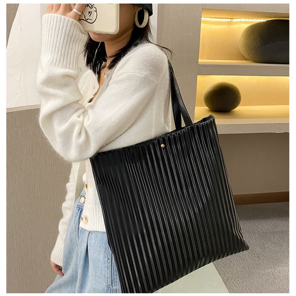 evening bags women pu handbags for female shoulder large capacity tote bas solid color striped travel ladies shopper 230320
evening bags women pu handbags for female shoulder large capacity tote bas solid color striped travel ladies shopper 230320