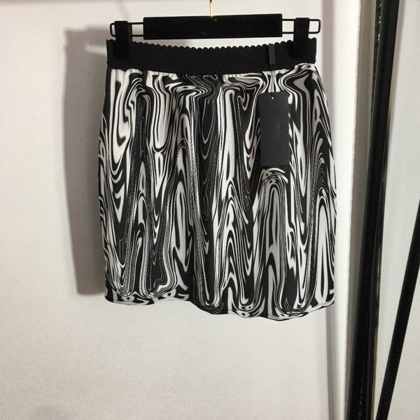23ss brand designer womens short skirt classic full logo print wavy waist half skirt temperament women clothing, Black
23ss brand designer womens short skirt classic full logo print wavy waist half skirt temperament women clothing, Black