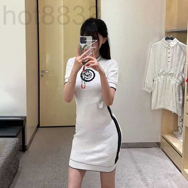 casual dresses designer 23 spring and summer temperament celebrity sunflower embroidery sequins short sleeve knitted skirt slim fit wrapped, Black;gray
casual dresses designer 23 spring and summer temperament celebrity sunflower embroidery sequins short sleeve knitted skirt slim fit wrapped, Black;gray