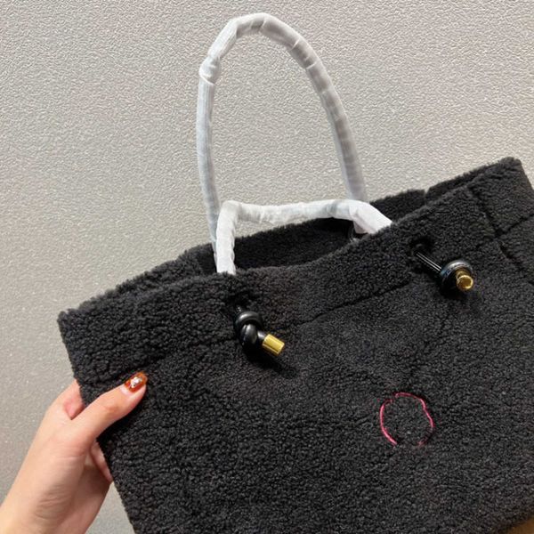 la fr designer tote luxurys handbags women tote bags designer handbags winter berber fleece underarm bag crossbody shopping handbags 221029
la fr designer tote luxurys handbags women tote bags designer handbags winter berber fleece underarm bag crossbody shopping handbags 221029