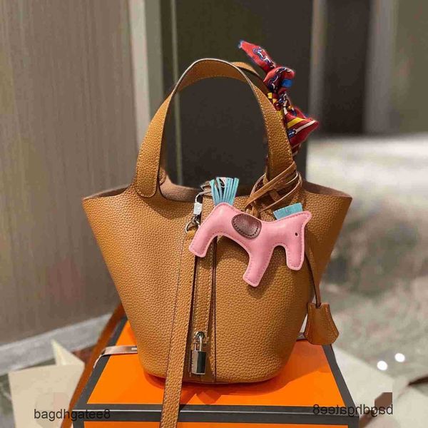 leather basket tote designer bag bags 2023 women picotin locks handbag lychee grain cow purse fashion totes handbags 18cm 4bs4
leather basket tote designer bag bags 2023 women picotin locks handbag lychee grain cow purse fashion totes handbags 18cm 4bs4