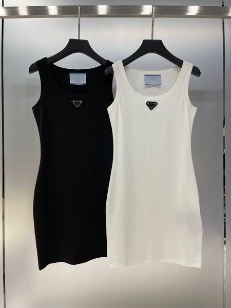 2023 spring new women casual sling dress designer knits dresses triangle badge fashion dress sleeveless knitted skirts, White;black
2023 spring new women casual sling dress designer knits dresses triangle badge fashion dress sleeveless knitted skirts, White;black