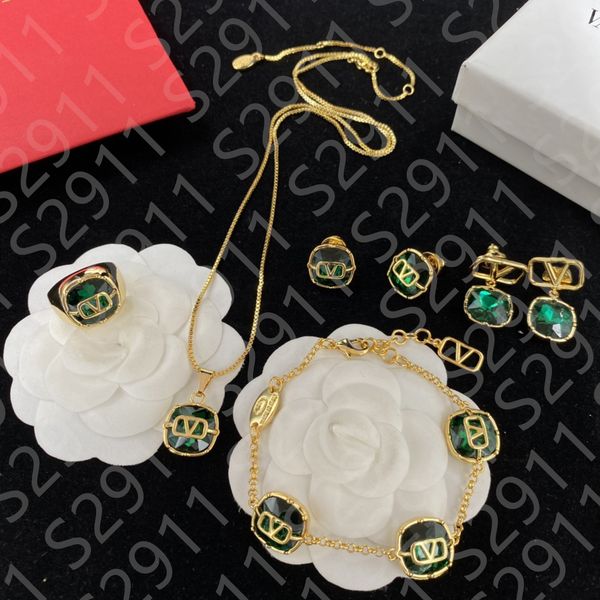 necklace designer jewelry set pendant necklaces bracelet earring ring set gold lock link chain turquoise necklace womens no box, Slivery;golden
necklace designer jewelry set pendant necklaces bracelet earring ring set gold lock link chain turquoise necklace womens no box, Slivery;golden