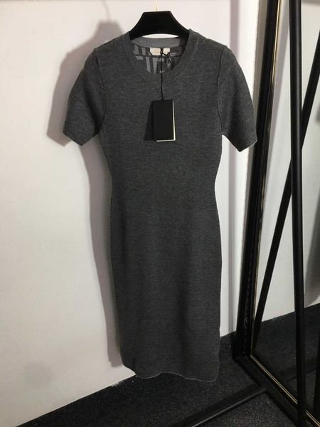 23ss designer brand womens sweater dress double f letter temperament slit bag buttock slim knitted short-sleeved dresses women clothing, White;black
23ss designer brand womens sweater dress double f letter temperament slit bag buttock slim knitted short-sleeved dresses women clothing, White;black