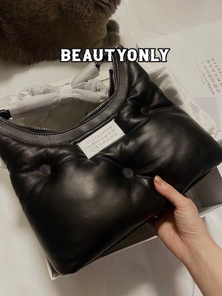margiela new magilla 22 cloud hobo lambskin one shoulder crossbody bag margiela fashion versatile pillow bag
margiela new magilla 22 cloud hobo lambskin one shoulder crossbody bag margiela fashion versatile pillow bag