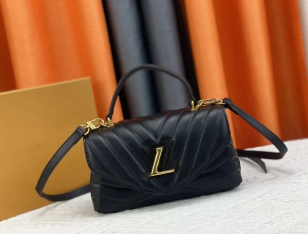 2023 designer luxury handbag shoulder bag shoulder bag adjustable straps hold wave bag 21797 black
2023 designer luxury handbag shoulder bag shoulder bag adjustable straps hold wave bag 21797 black