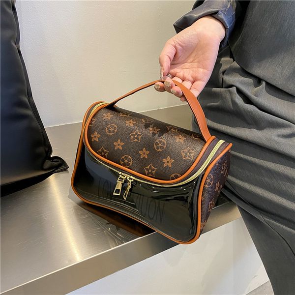 cosmetic bag portable large capacity waterproof cosmetics storage bag fashion portable toiletry bag men's and women's fitness hand
cosmetic bag portable large capacity waterproof cosmetics storage bag fashion portable toiletry bag men's and women's fitness hand