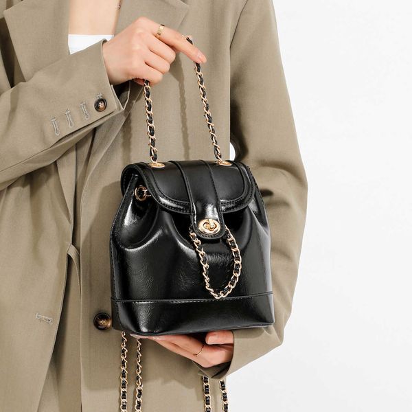 street fashion solid color chain flap backpack elegant one shoulder oblique cross commuter women's bag
street fashion solid color chain flap backpack elegant one shoulder oblique cross commuter women's bag