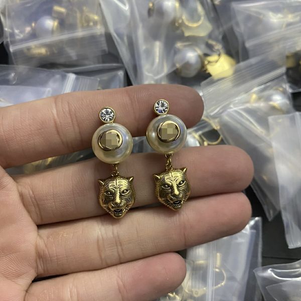 street fashion women studs earrings luxury designer jewelry pearl lion earring ladies ear studs retro designers d2111036f ge-0130, Golden;silver
street fashion women studs earrings luxury designer jewelry pearl lion earring ladies ear studs retro designers d2111036f ge-0130, Golden;silver