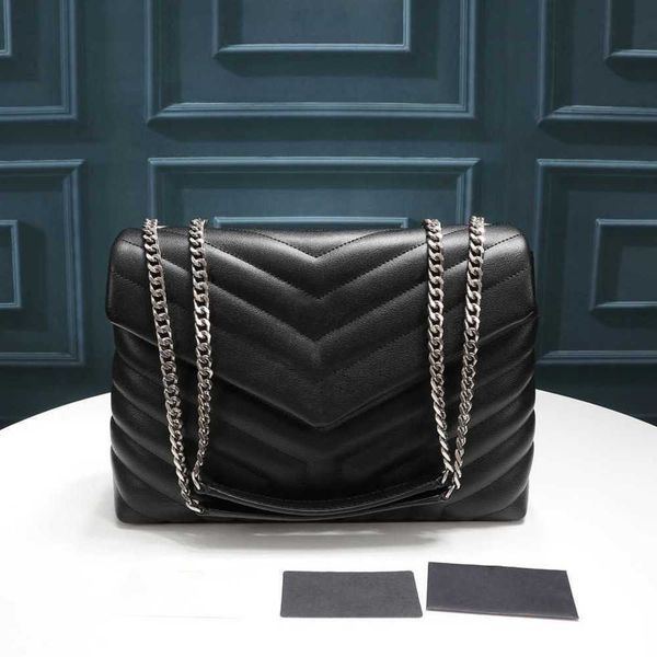 howellwong designer shoulder bag matelasse calfskin y-quilted overstitching leather and grosgrain lining large-capacity me225a
howellwong designer shoulder bag matelasse calfskin y-quilted overstitching leather and grosgrain lining large-capacity me225a