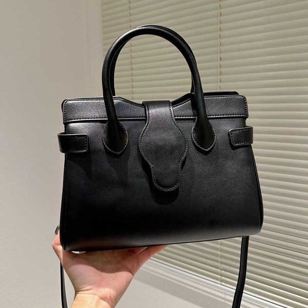 evening bags 2021 designer bags travel bag original single women handbag classic large totes fashion three color size 29x22cm
evening bags 2021 designer bags travel bag original single women handbag classic large totes fashion three color size 29x22cm