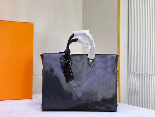 the tote bag handbag ladies' brand-name bag cool and practical large-capacity embossed zipper ladies' high-quality fashion classic
the tote bag handbag ladies' brand-name bag cool and practical large-capacity embossed zipper ladies' high-quality fashion classic
