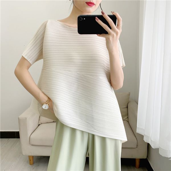 women's t-shirt short sleeve round neck irregular loose summer women solid color large size fashion miyak pleated t-shirt ladies clothe, White
women's t-shirt short sleeve round neck irregular loose summer women solid color large size fashion miyak pleated t-shirt ladies clothe, White