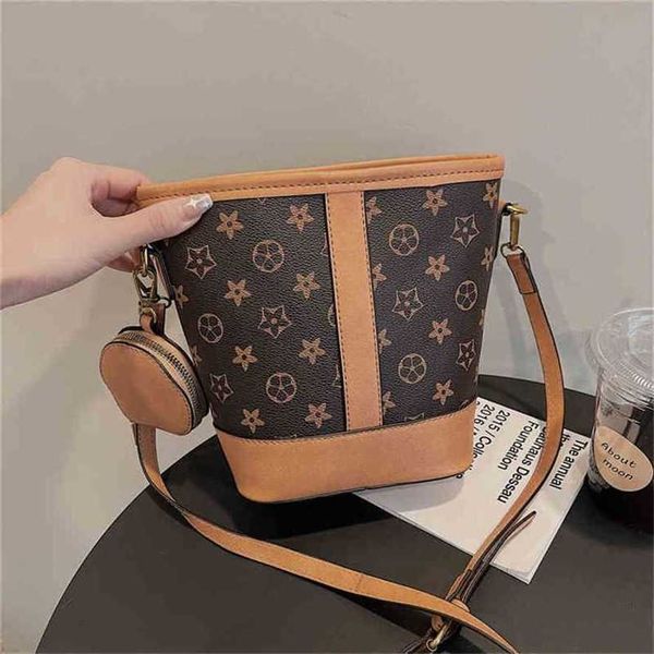 handbag 2023 new bag popular female and korean women's splicing bucket texture shoulder messenger
handbag 2023 new bag popular female and korean women's splicing bucket texture shoulder messenger