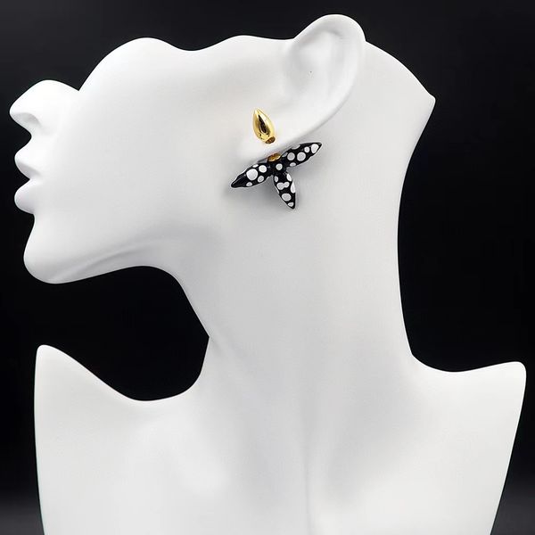 infinite wave dots depicting metal monogram floral stud with three petals pearl earrings, Golden
infinite wave dots depicting metal monogram floral stud with three petals pearl earrings, Golden