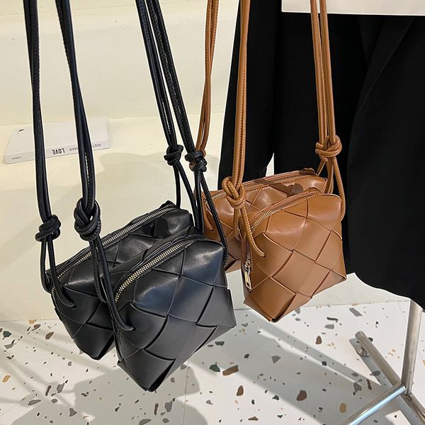 evening bags luxury brand woven small square for women highquality leather shoulder designer knitting purses crossbody hobos 230320
evening bags luxury brand woven small square for women highquality leather shoulder designer knitting purses crossbody hobos 230320