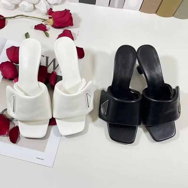 2023 new luxury designer soft sheep leather sandals heels slip-on women slides slipper size 35-40, Black
2023 new luxury designer soft sheep leather sandals heels slip-on women slides slipper size 35-40, Black