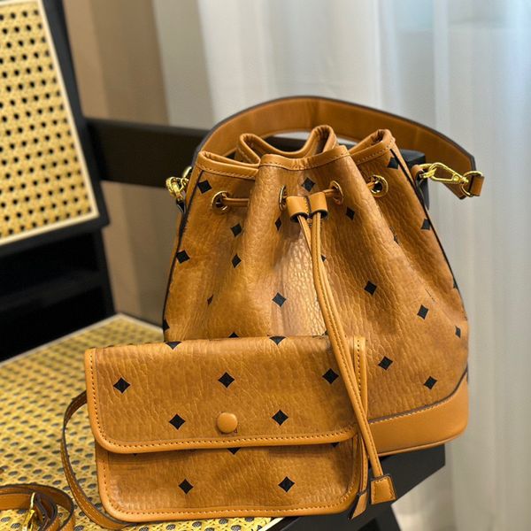 designer bag women's luxury bag fashion leather bucket bag luxury handbag vintage classic letter diagonal handbag classic purse
designer bag women's luxury bag fashion leather bucket bag luxury handbag vintage classic letter diagonal handbag classic purse