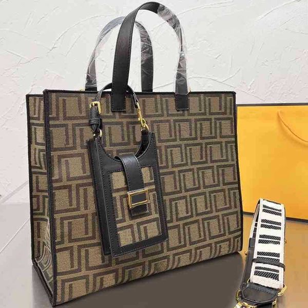 fbag tote bag women embroidery print handbag high capacity shoulder packs leather designer crossbody female luxury shopping purse 220407
fbag tote bag women embroidery print handbag high capacity shoulder packs leather designer crossbody female luxury shopping purse 220407