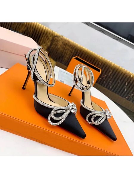 satin sandals womens leather sole high heels 9.5cm black pink diamond chain decoration women high heeled luxury designers dinner dress pumps
satin sandals womens leather sole high heels 9.5cm black pink diamond chain decoration women high heeled luxury designers dinner dress pumps