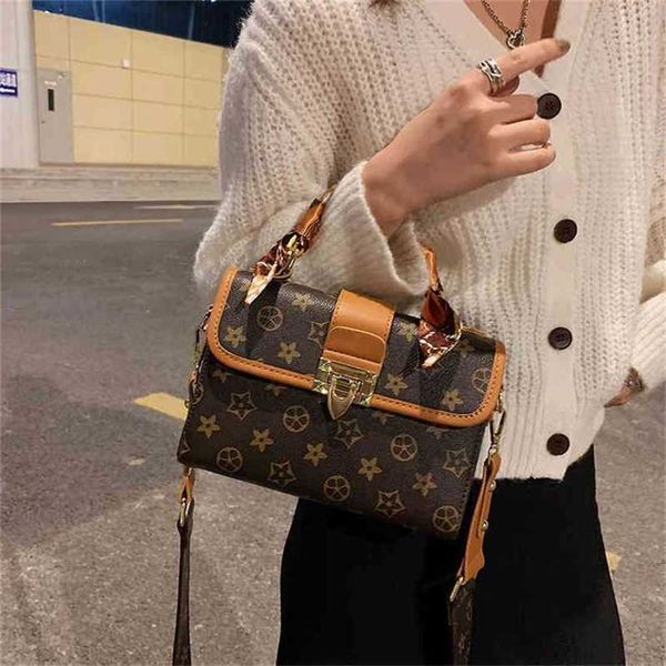 handbag 2023 new bag women's temperament printed shoulder messenger wide shoulder belt silk scarf small square
handbag 2023 new bag women's temperament printed shoulder messenger wide shoulder belt silk scarf small square