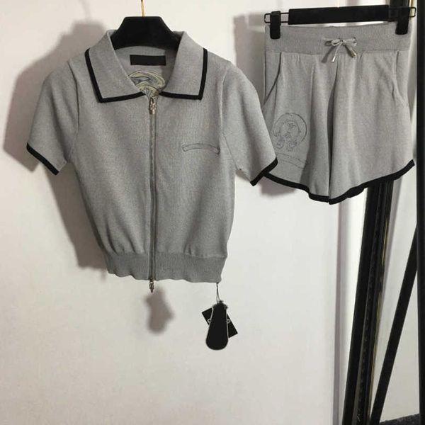 23ss designer brand womens new knitted suit embroidered letter lapel short sleeve zipper cardigan casual shorts set women clothing a1, Gray
23ss designer brand womens new knitted suit embroidered letter lapel short sleeve zipper cardigan casual shorts set women clothing a1, Gray