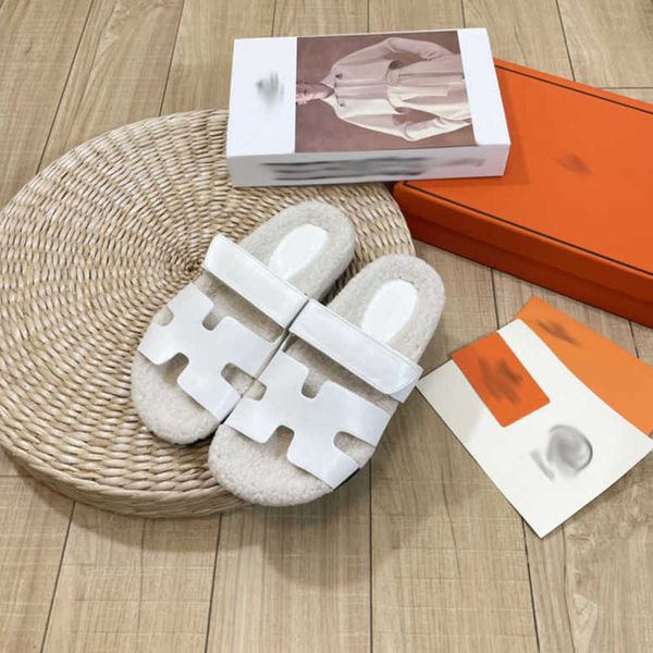 pantoufle woolen slippers women wear fashionables flat comfortable, Black
pantoufle woolen slippers women wear fashionables flat comfortable, Black