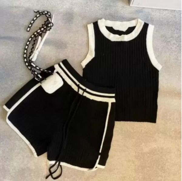 designers black white women's two piece pants sweat suit with short set gym outfit letter printing tracksuit
designers black white women's two piece pants sweat suit with short set gym outfit letter printing tracksuit