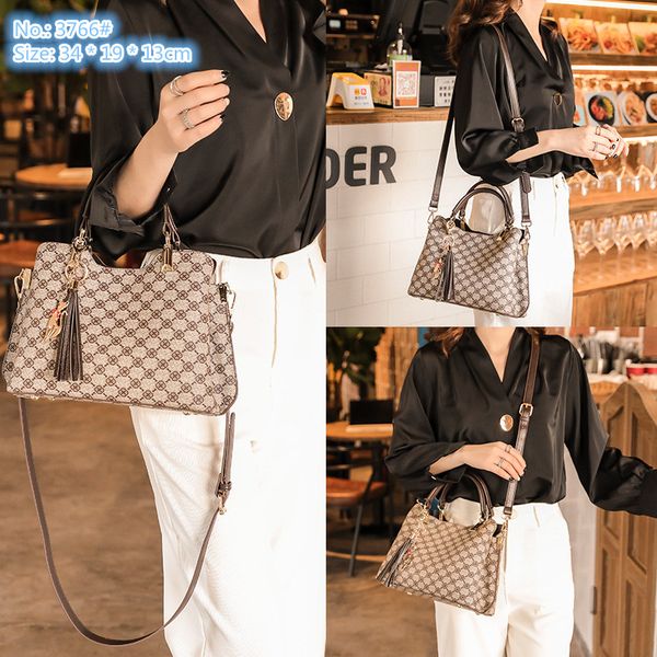 Factory wholesale ladies shoulder bags 2 colors, large capacity, multi-layered fashion handbag classic gray printed retro tote bag tassels elegant handbags 3766#, Khaki
Factory wholesale ladies shoulder bags 2 colors, large capacity, multi-layered fashion handbag classic gray printed retro tote bag tassels elegant handbags 3766#, Khaki