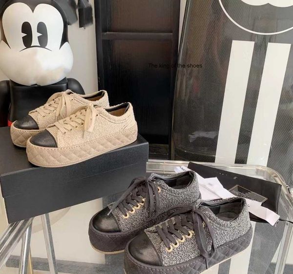 casual shoes 2022 brand c new round head thick small fragrant biscuit sole high leather casual lace up board shoes, Black
casual shoes 2022 brand c new round head thick small fragrant biscuit sole high leather casual lace up board shoes, Black