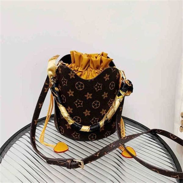 handbag 2023 new bag women's spring shoulder diagonal hand decor trend