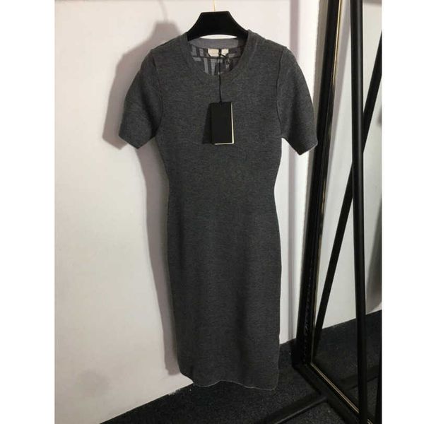 23ss designer brand womens sweater dress double f letter temperament slit bag buttock slim knitted short-sleeved dresses women clothing a1, White;black
23ss designer brand womens sweater dress double f letter temperament slit bag buttock slim knitted short-sleeved dresses women clothing a1, White;black