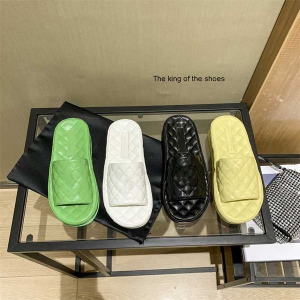 c letter women padded sandals small fragrant wind flat slipper quilted leather pool slides thick bottom sandal fashion girl platform summer, Black
c letter women padded sandals small fragrant wind flat slipper quilted leather pool slides thick bottom sandal fashion girl platform summer, Black