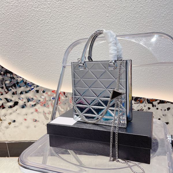 tote bag fashion metallic shoulder bags silver designer women handbags mini purses armpit bags shiny patent leather chain crossbody hobos un 
tote bag fashion metallic shoulder bags silver designer women handbags mini purses armpit bags shiny patent leather chain crossbody hobos un