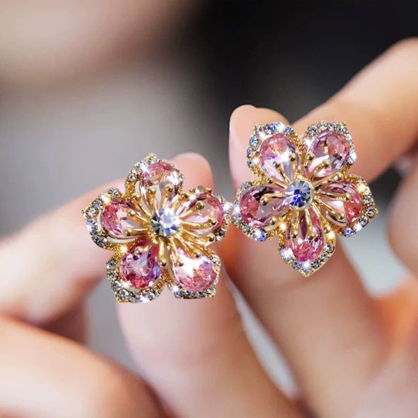female luxury crystal zircon stud earrings vintage flowers christmas snowflakes temperament earrings girl new year jewelry gifts, Golden;silver
female luxury crystal zircon stud earrings vintage flowers christmas snowflakes temperament earrings girl new year jewelry gifts, Golden;silver